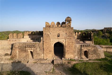  Rohtas Fort 的古老奇蹟：穿越歷史的雄偉堡壘！